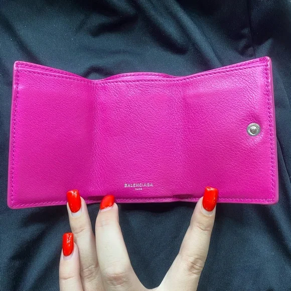 💕🤭 Balenciaga pink wallet! - Picture 4 of 16